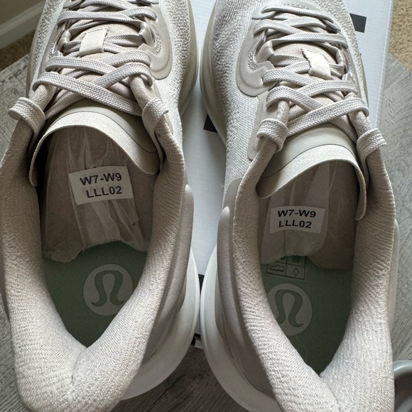 New in box Lululemon workout shoes - Picture 5 of 5